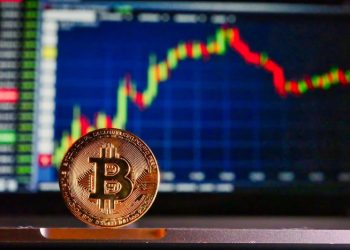 Bitcoin Price Drops Below $39k as Total Liquidation Reaches $320 Million in 24hrs