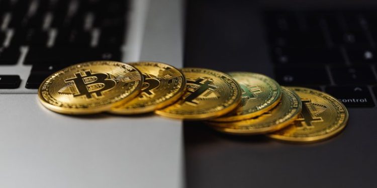 What is the difference between an online casino and a crypto casino