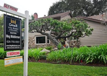 Mortgage rates are expected to fall below 6% this year, according to Fannie Mae