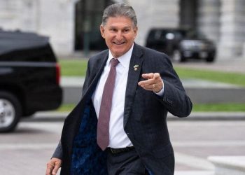 Manchin hints at potential third-party run after Super Tuesday: ‘People are looking for options’