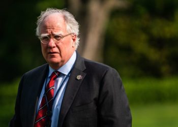 Top Biden strategists to leave White House for Biden campaign