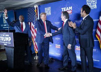 Trump aims for decisive blow in N.H. as GOP opposition pins hopes on Haley