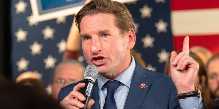 Democratic presidential candidate announces campaign layoffs, vows to remain in race: ‘Really tough day’