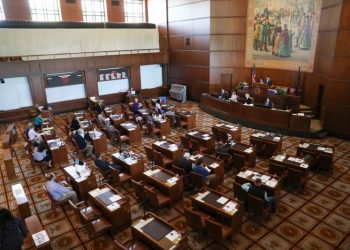 Oregon high court rules 10 senators who staged walkout can’t seek reelection