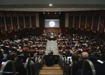 To avoid election crisis, Arizona lawmakers try bipartisanship