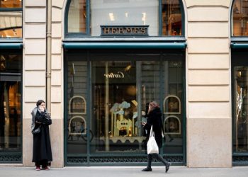 HermÃ¨s lawsuit claims luxury retailer reserves its famed Birkin bags only for its biggest spenders