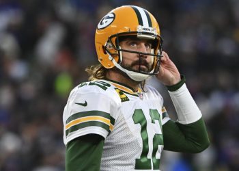Aaron Rodgers on politics: ‘I’m laughing at both sides’