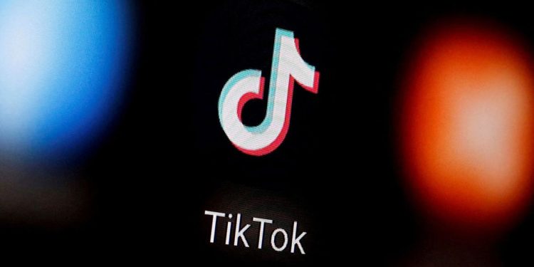 Fox News Poll: Voters split on banning TikTok