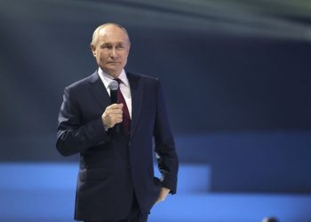 Putin set to sweep to fifth term as Russians head to polls