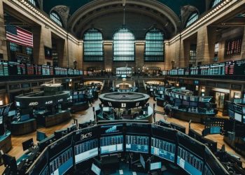 Cathie Wood’s ARK Bitcoin ETF Daily Outflows Exceed Grayscale’s GBTC for the First Time