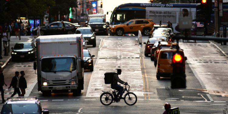 How immigrants are helping boost the U.S. job market without affecting inflation