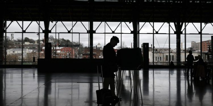 Voters think the nation is going off rails — just not in their state