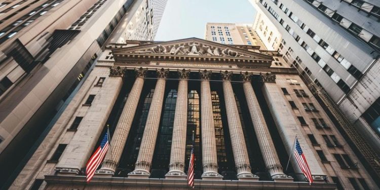 Bank of America Upgrades Coinbase Rating to Neutral, Raises Price Target to $217