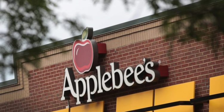 Applebee’s owner plots turnaround to lure back fast-food customers and home cooks