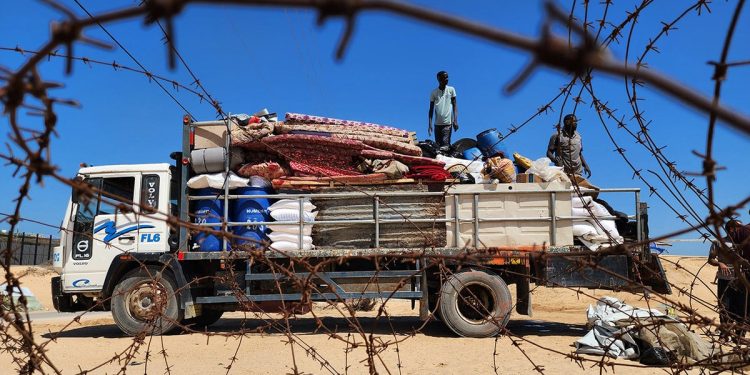 Gazans report UNRWA staff stealing, selling aid: watchdog