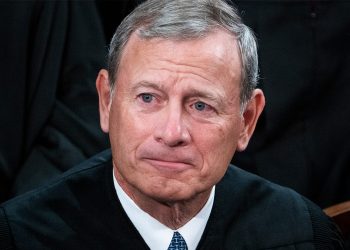 Chief Justice Roberts declines invitation to meet with Democratic lawmakers over Justice Alito flag incident