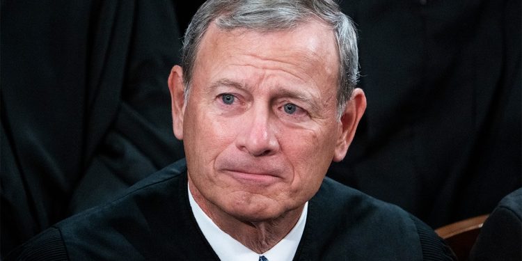 Chief Justice Roberts declines invitation to meet with Democratic lawmakers over Justice Alito flag incident