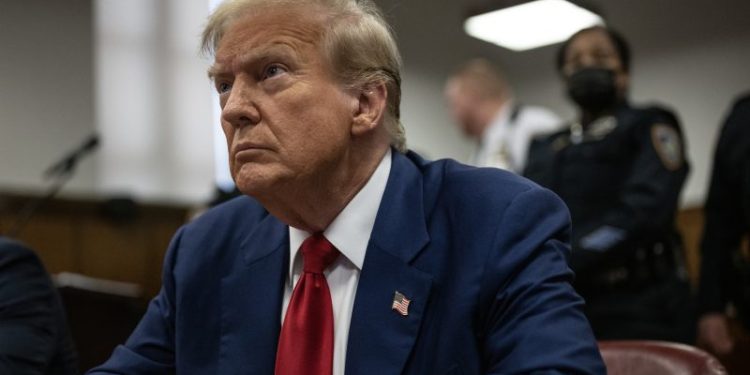 How Trump reacted to seeing Stormy Daniels for the first time in years