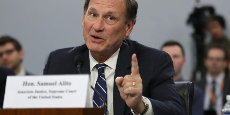 House Democrats call on Justice Alito to recuse after flag controversy