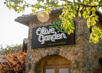 LongHorn up, Olive Garden down: Darden earnings hint at dinings sales drag