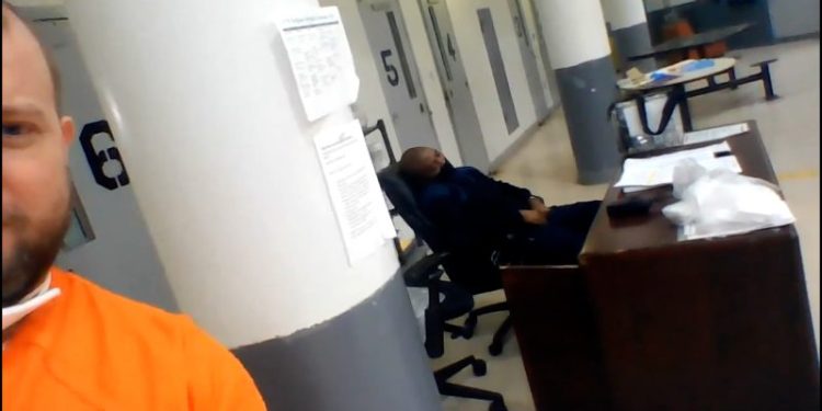 Jan. 6 defendant’s attorney posts video of sleeping D.C. jail guard