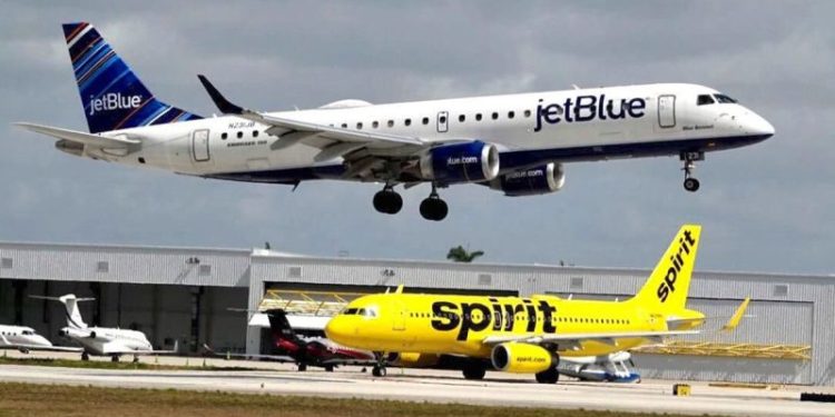 U.S. airlines cut growth plans in a bid to stem profit-eating fare discounts