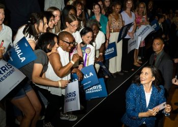 Top Democrats stress contrasts between Trump, Harris at Pa. rally