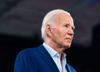 Amid escalating pressure, Biden steps up efforts to reassure Democrats
