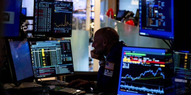 Dow closes nearly 500 points lower Thursday as investors’ recession fears awaken