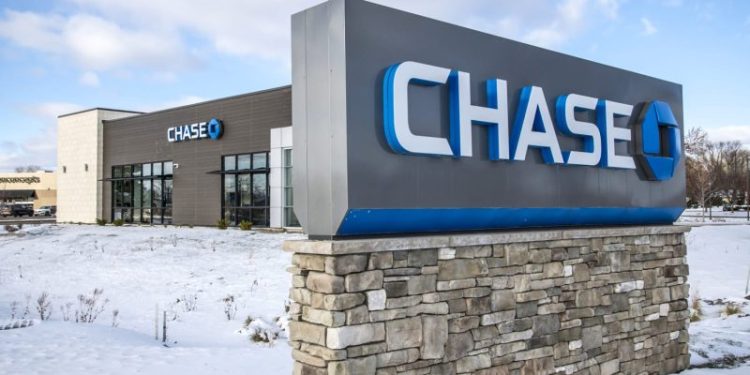 JPMorgan Chase is opening more small-town branches in middle America
