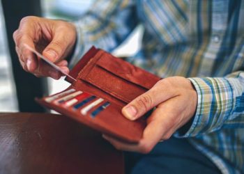 ‘People are stretched’: Average consumer now carries $6,329 in credit card debt