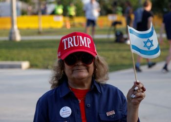 Trump takes it upon himself to decide who is a proper Jew