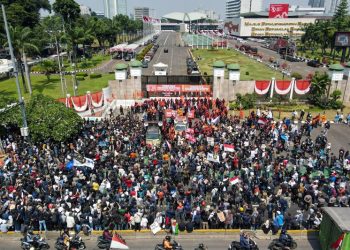 Protests across Indonesia as parliament delays change to election law