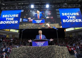 In Arizona, Trump pitches ideas to attract more Border Patrol agents