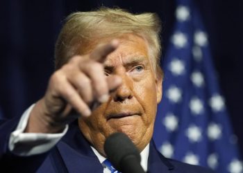 Trump mixes up words, swerves among subjects in off-topic speech