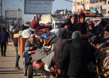 Palestinians return to devastated northern Gaza